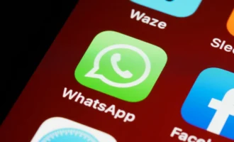 استیکر واتس‌اپ