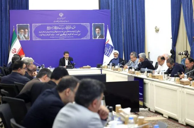 وزیر ارتباطات: در دوران جنگ معادل ۲۷۰۰ میلیارد تومان از پیامرسانهای داخلی حمایت کردیم وزیر ارتباطات: در دوران جنگ معادل ۲۷۰۰ میلیارد تومان از پیامرسانهای داخلی حمایت کردیم
