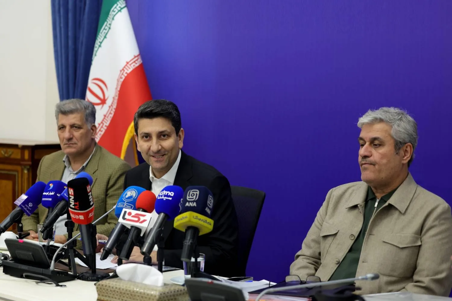 با وجود مخالفت بخش خصوصی؛ وزیر ارتباطات: سه اپراتور هوش مصنوعی تا یک ماه دیگر موافقت اصولی می‌گیرند