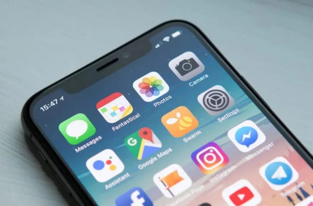 برای نخستین‌بار در تاریخ؛ هکرها سیستم‌عامل iOS را روی گوشی‌های اندرویدی اجرا کردند [تماشا کنید]